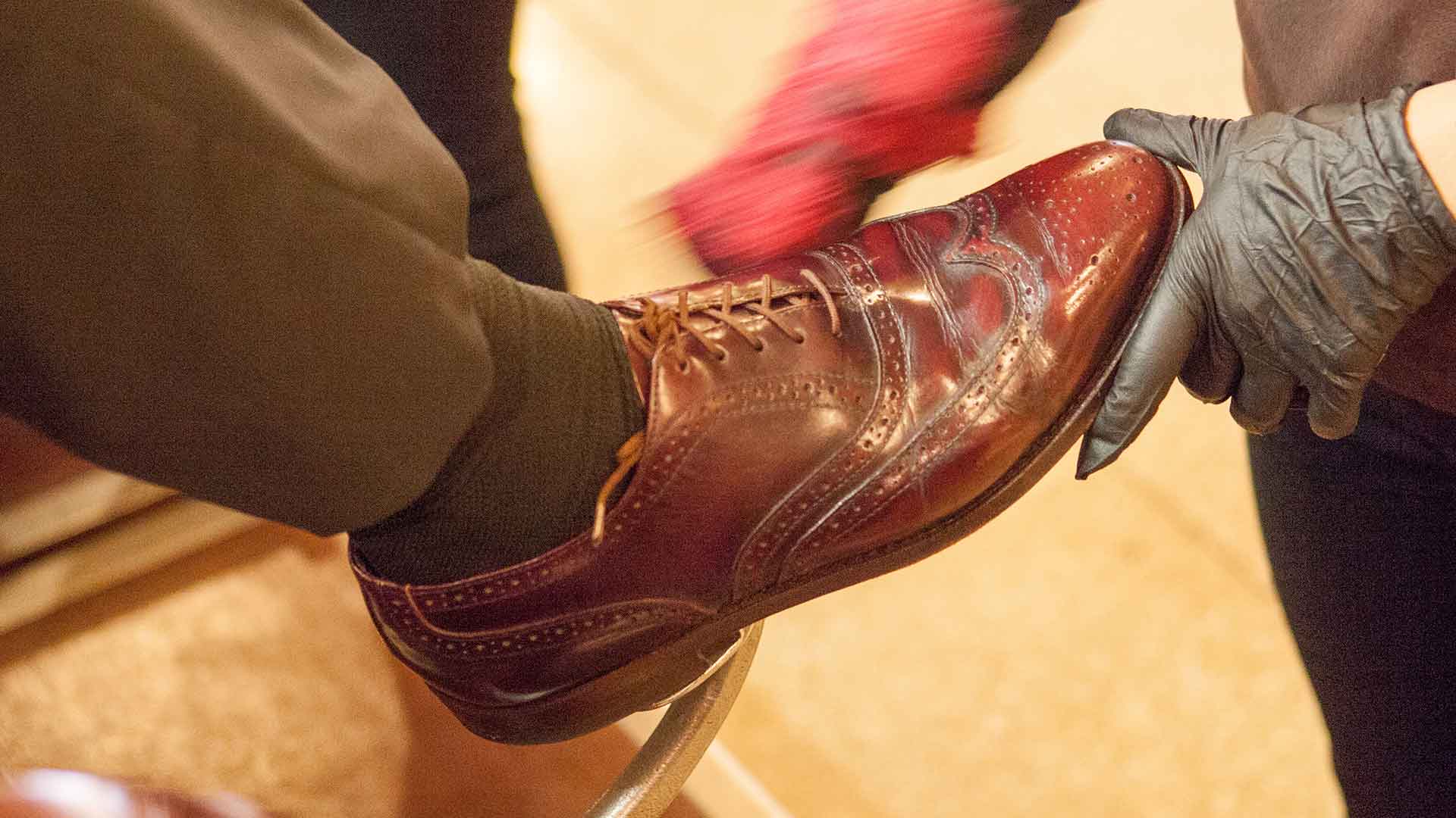Comment agrandir des chaussures en cuir